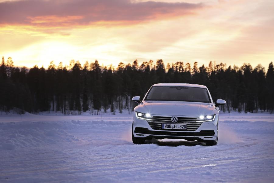  Volkswagen Arteon 4Motion Elegance 2017 года  (WW) (фото 4 из 31)